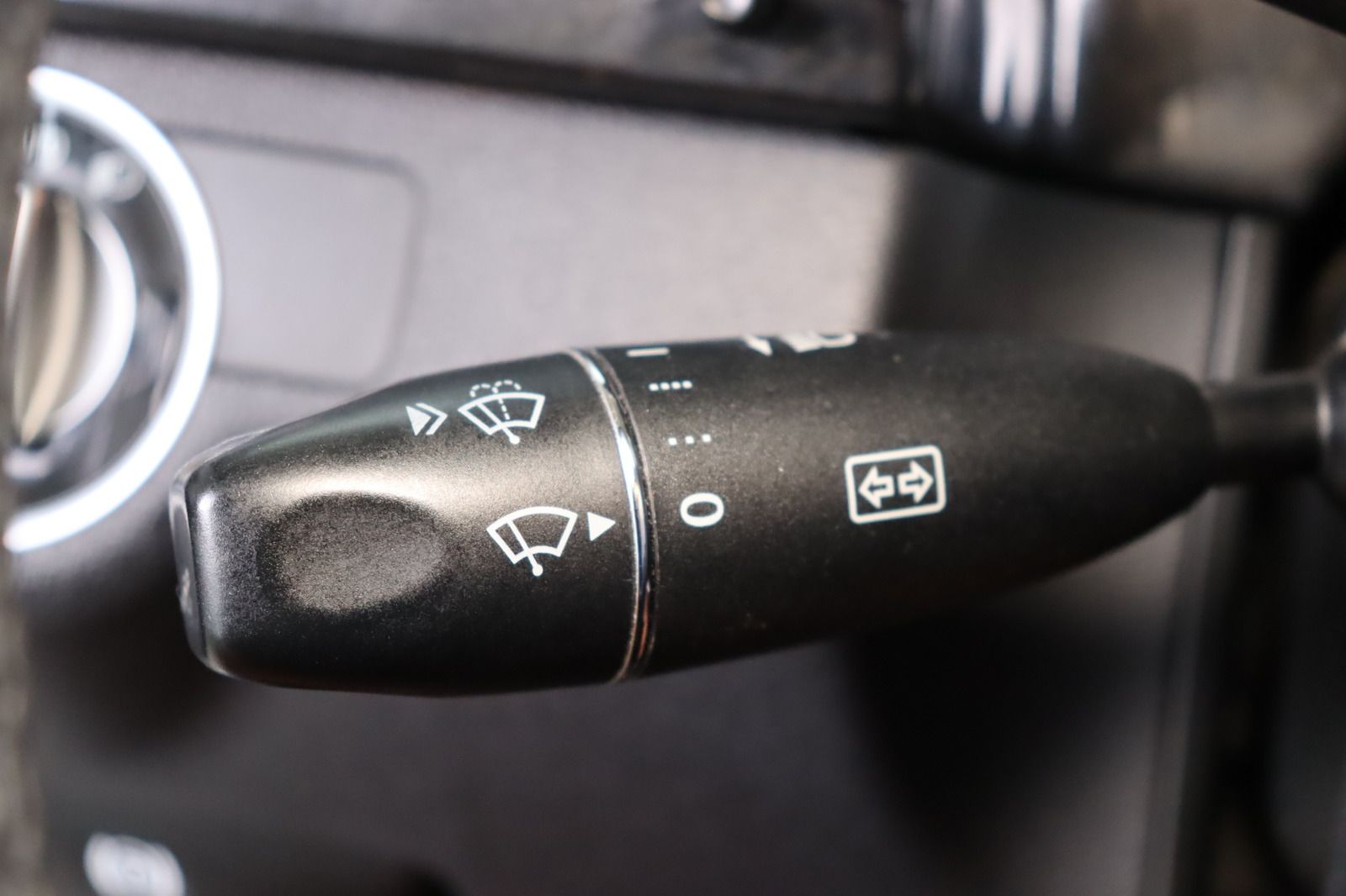 Fahrzeugabbildung Mercedes-Benz E 200 AVANTGARDE * Xenon * HU/AU 07.26
