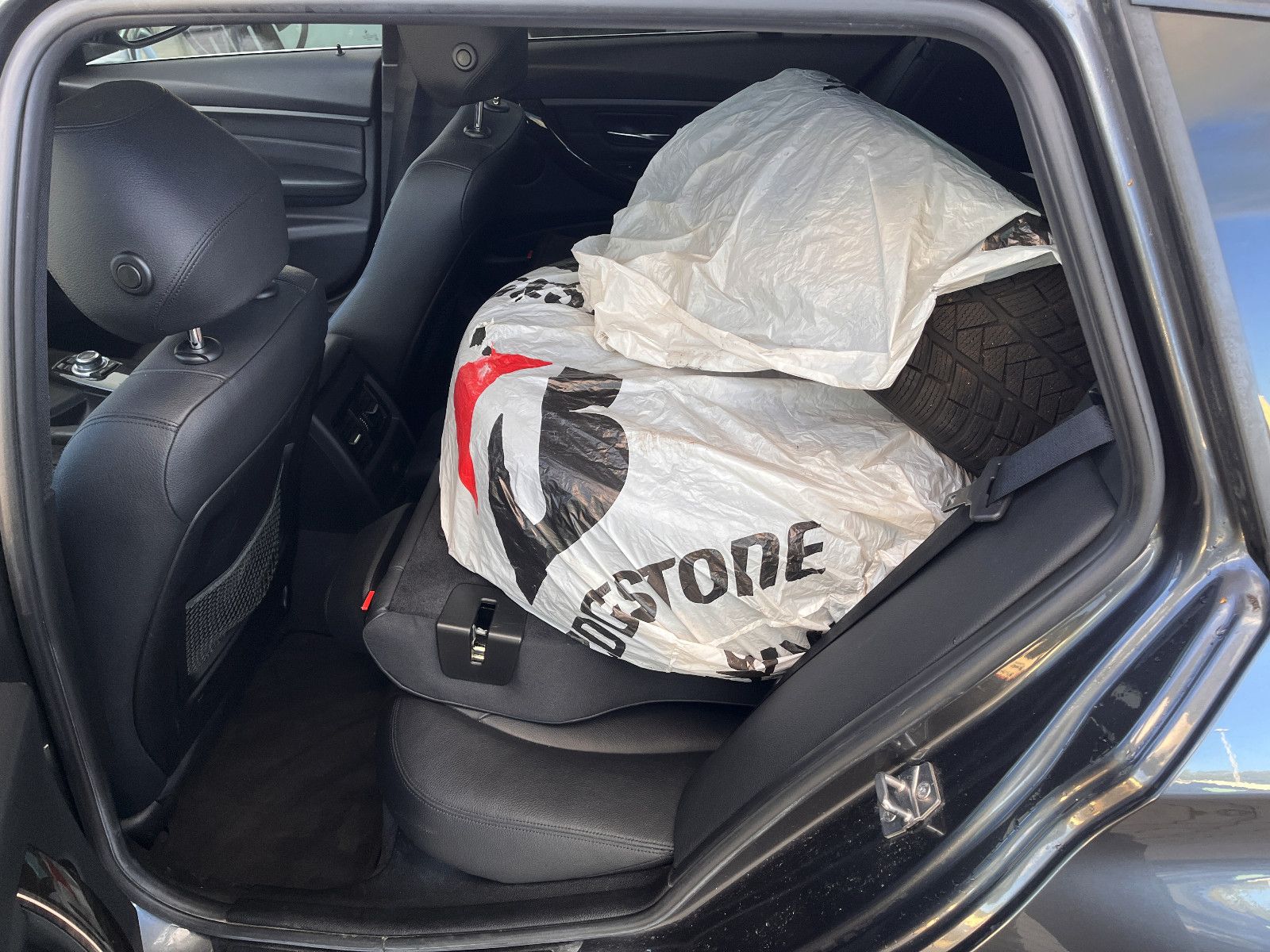 Fahrzeugabbildung BMW 330 Touring 330 d xDrive Automatik/ Panorama