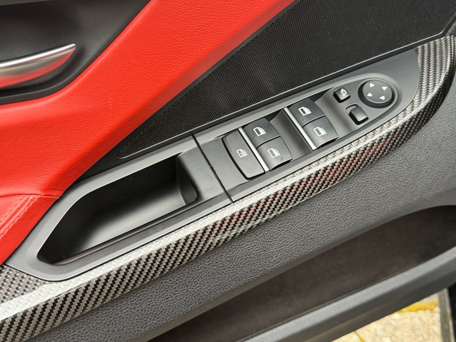 Fahrzeugabbildung BMW M6 Gran Coupe/CARBON/EXCLUSIVE/BLACK&RED/