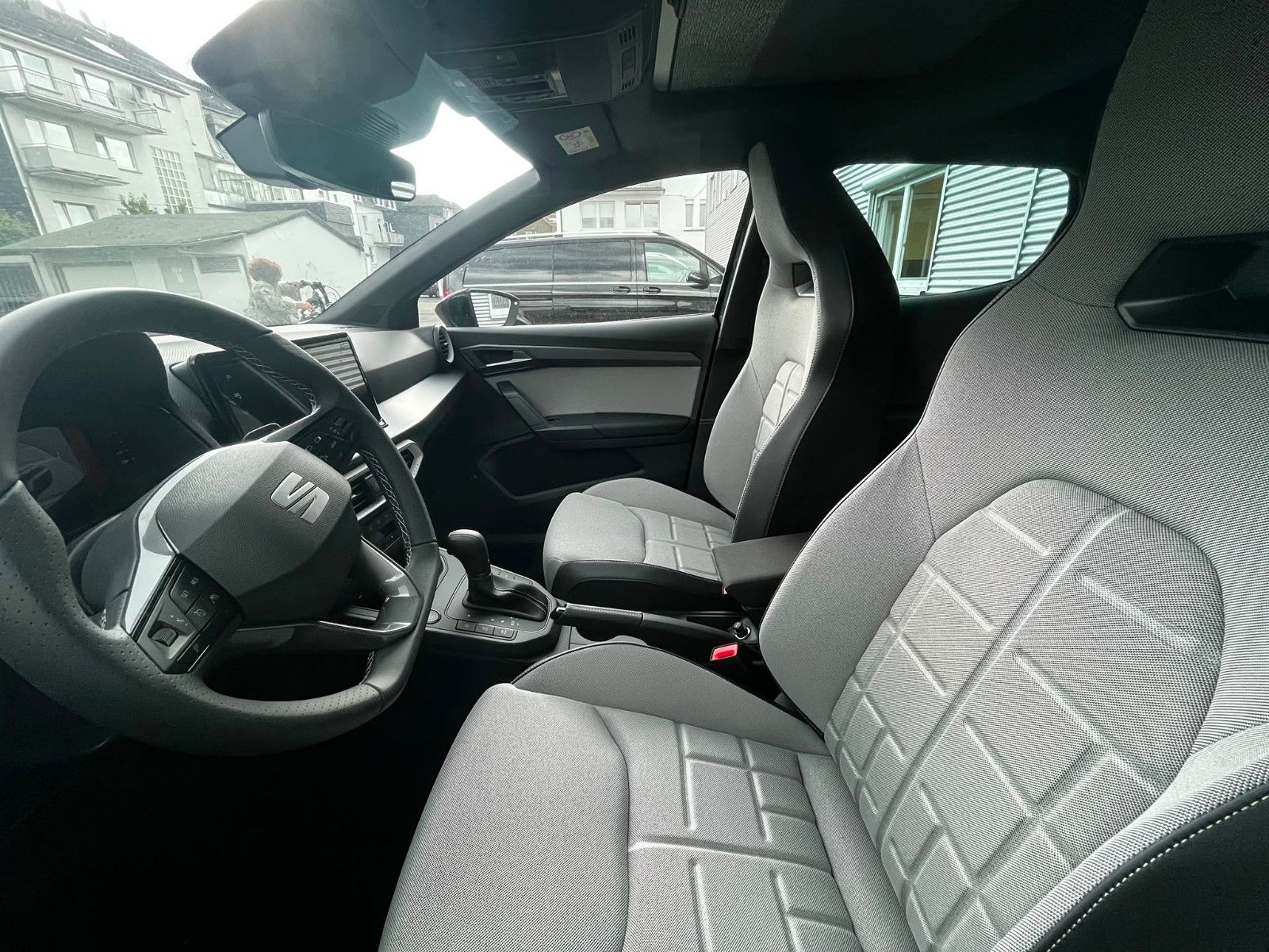 Fahrzeugabbildung SEAT Ibiza 1.5 TSI 110 kW FR DSG 18" NEUES MODELL