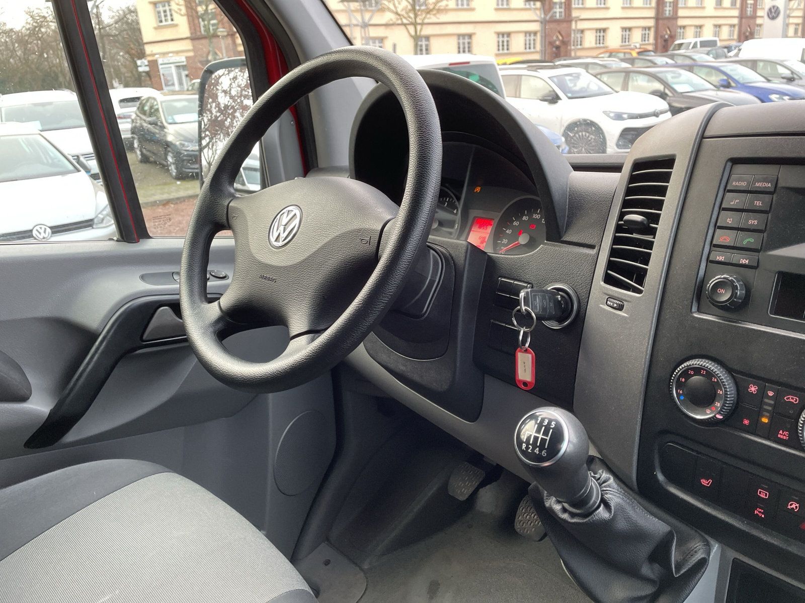 Fahrzeugabbildung Volkswagen Crafter 35 Kombi 2.0 TDI STANDHZG PDC KLIMA