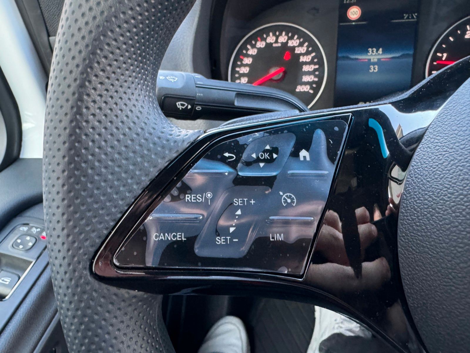 Fahrzeugabbildung Mercedes-Benz Sprinter 319 CDI 3665 DoKa Klima Kamera AHK