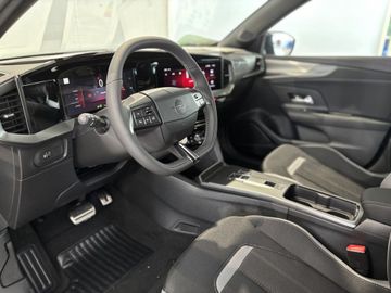 Fotografie 16 des Opel Mokka 1.2 DI Turbo Hybrid 48V Automatik GS