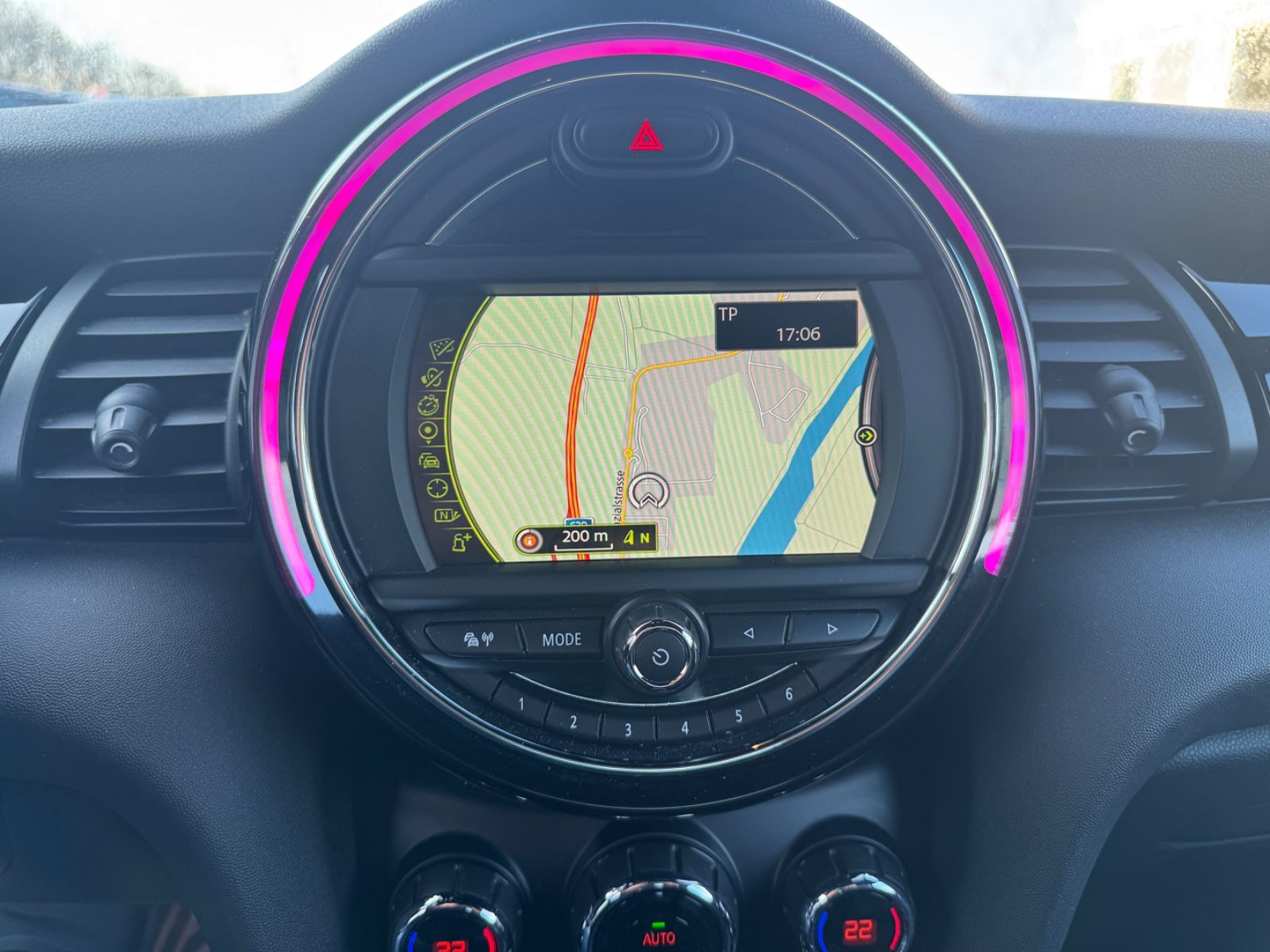 Fahrzeugabbildung MINI Cooper Xenon+Navi+LED+Bluetooth