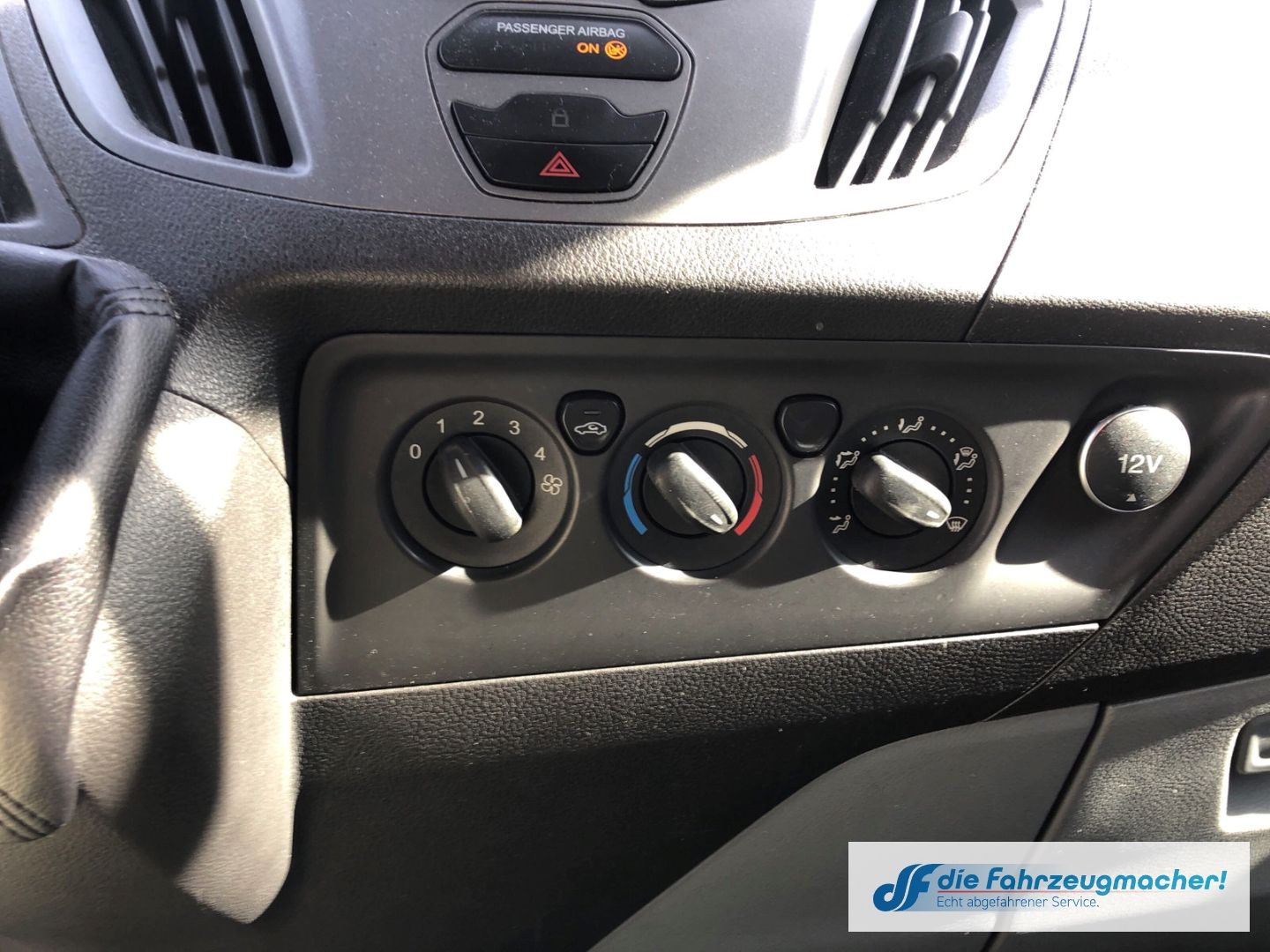Fahrzeugabbildung Ford Transit Custom Kombi 300 L1 2.2 TDCi *1851