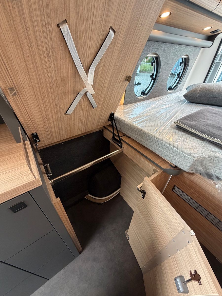 Fahrzeugabbildung Malibu Van first class - two rooms GT skyview 640 LE RB