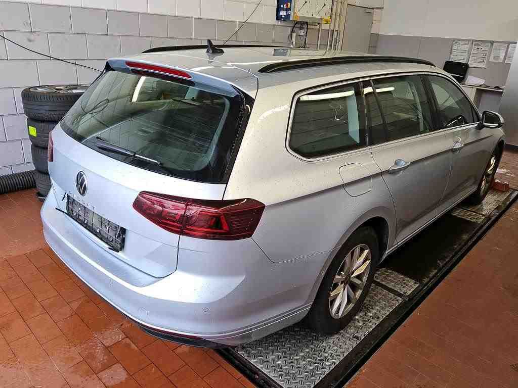 Fahrzeugabbildung Volkswagen Passat Variant TDI Business DSG Matrix AHK Navi