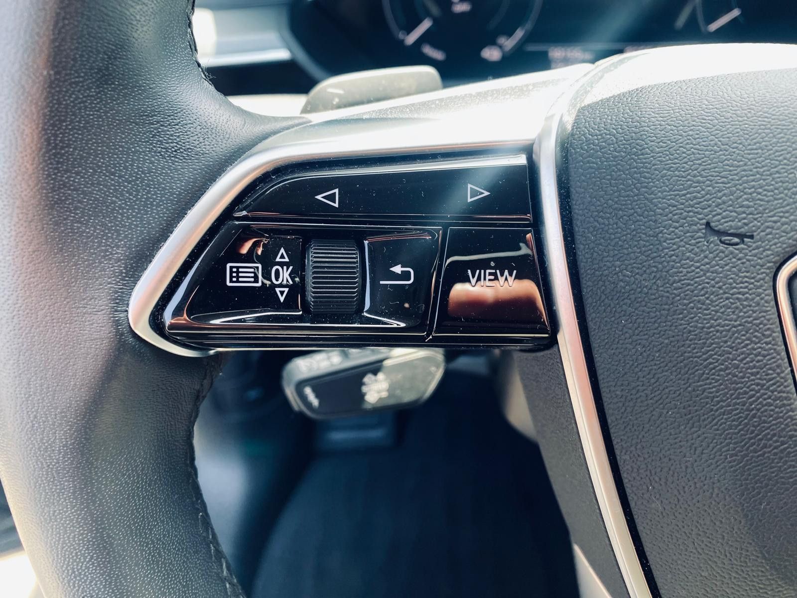 Fahrzeugabbildung Audi e-tron 55 Quat S LINE LUFT+LED+NAVI+SHZ+KAM+B&O+