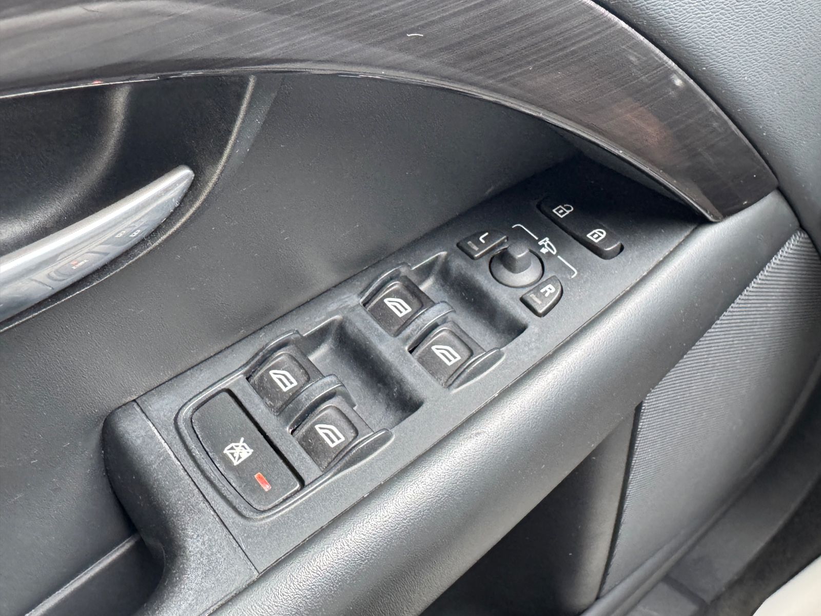 Fahrzeugabbildung Volvo V70 Kombi Momentum /Klimaautom./Navi./AHK/TÜV