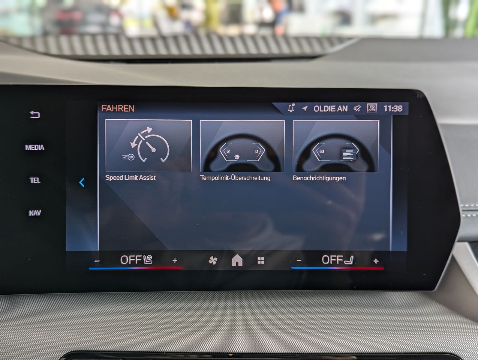 BMW 220 Active Tourer Aut AHK Pano Cam Premium-Paket - Image 28