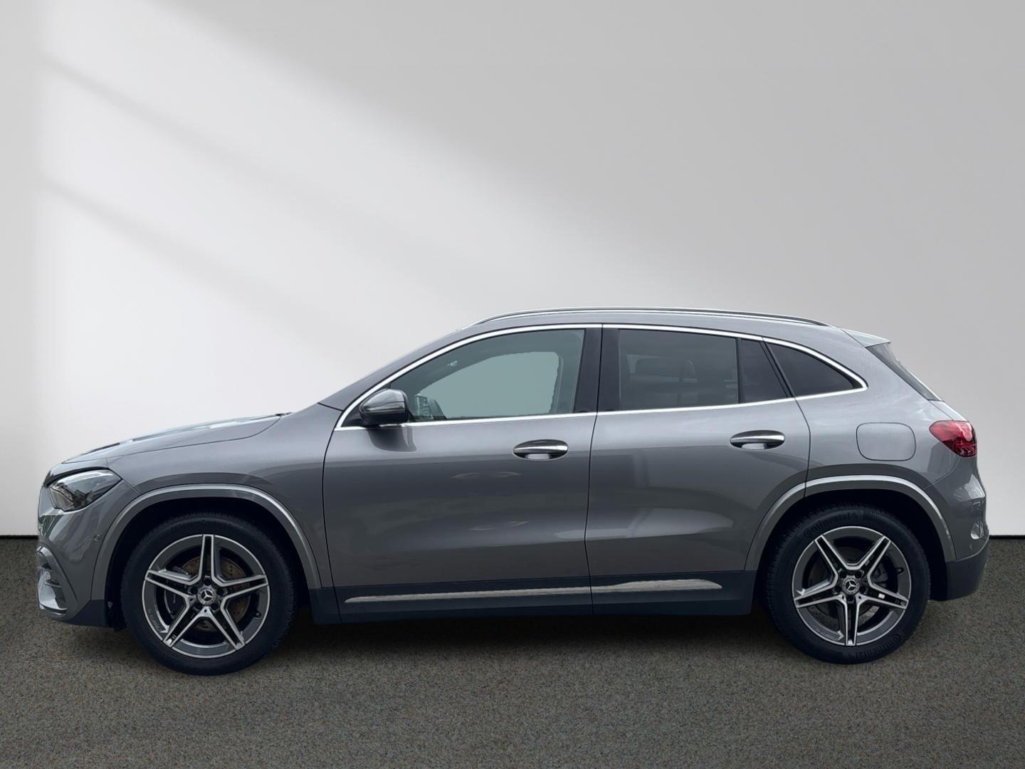 Mercedes-Benz GLA 220 4M AMG Premium Pano Distronic Keyless-Go