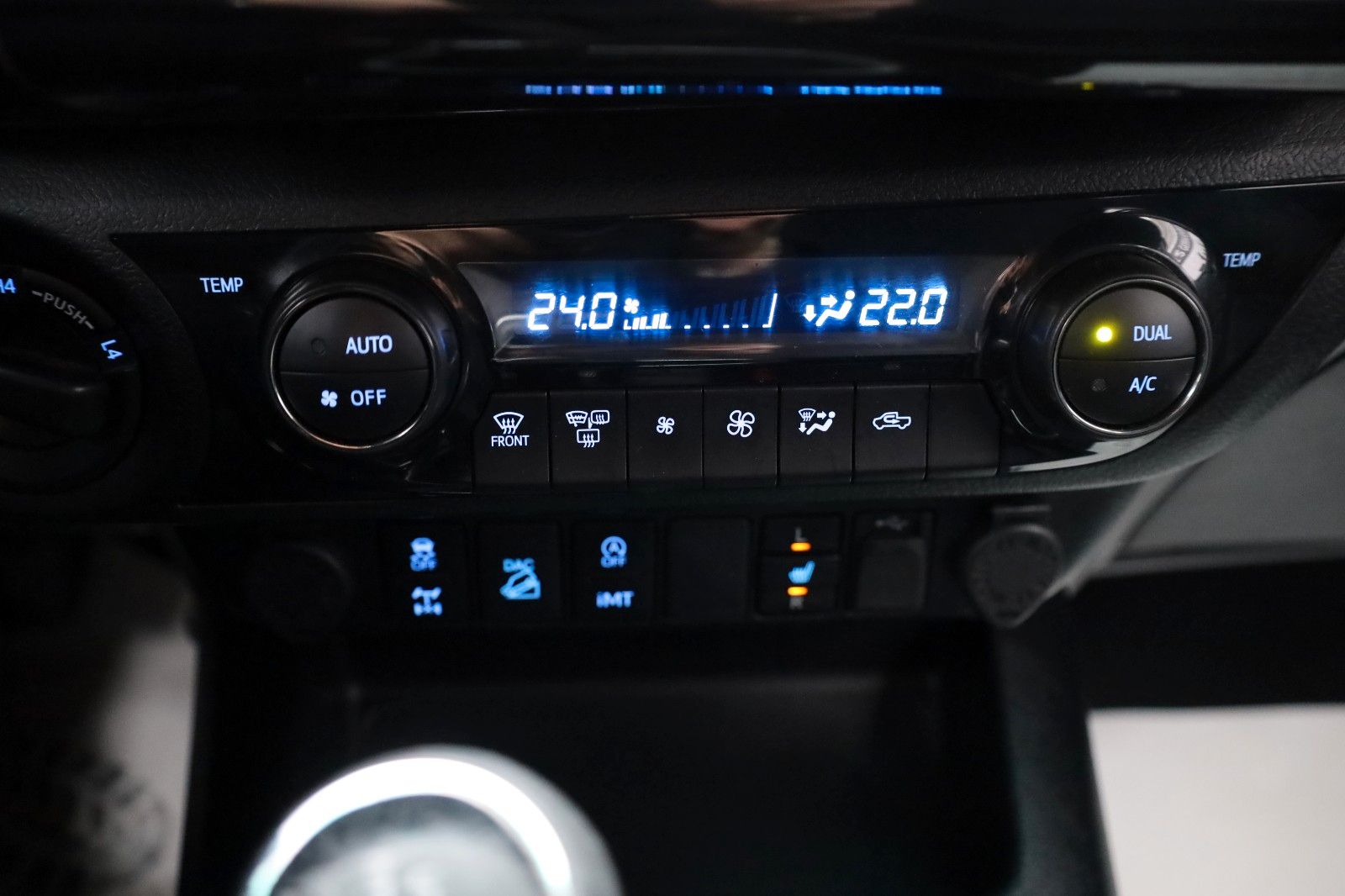 Fahrzeugabbildung Toyota Hilux 2.8 D-4D Comfort DOKA,150kW,Kamer,CarPlay