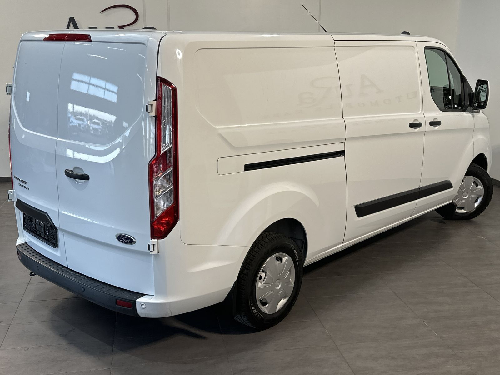 Fahrzeugabbildung Ford Transit Custom 300 L2H1 NAV+SHZ+PP+SORTIMO+KAMER