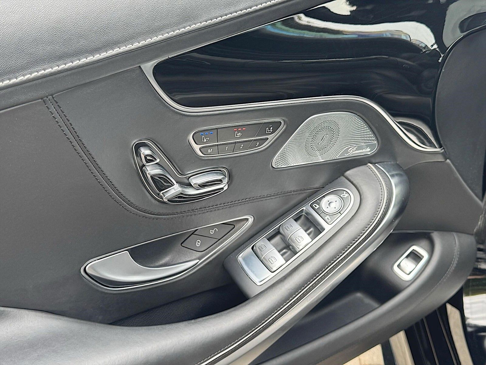 Fahrzeugabbildung Mercedes-Benz S 63 AMG 4Matic Night Edition Designo *ACC*Pano*