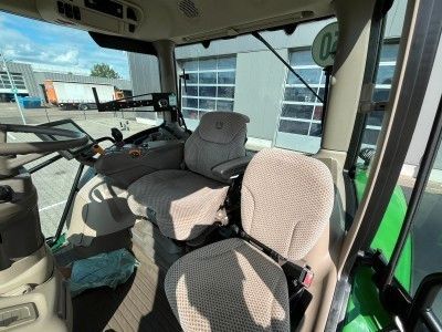 Fahrzeugabbildung John Deere 6215 Schlepper
