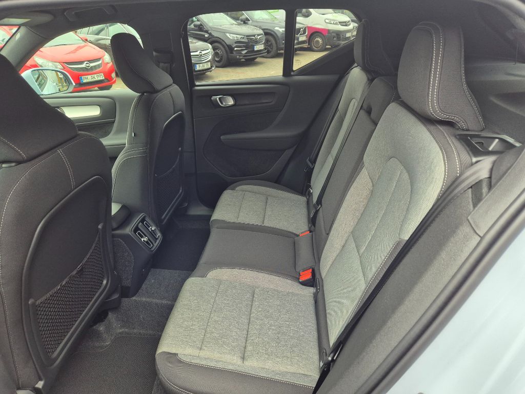 Fahrzeugabbildung Volvo XC40 B3 B DKG Core+BusinessPak+Allwetter+SOFORT