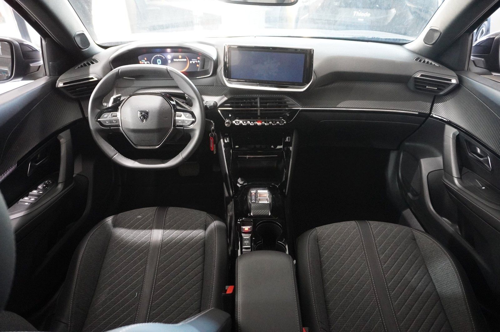 Fahrzeugabbildung Peugeot 2008 1.2 HYBRID ALLURE E-DSC NAVI/LED/SPORT/VIRT