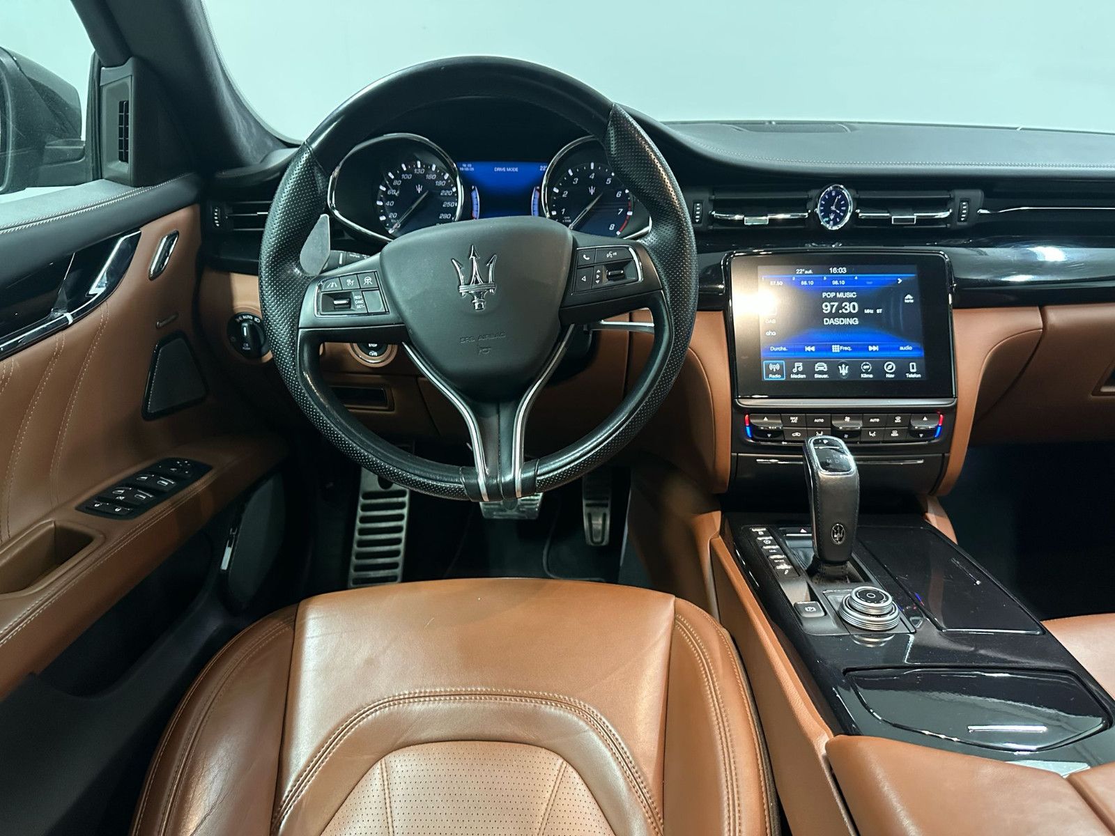 Fahrzeugabbildung Maserati Quattroporte S Q4 *SKYHOOK*B&W*SOFTCL.*KEYLESS*