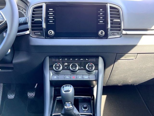 Fahrzeugabbildung SKODA Karoq Clever 1,0 TSI 81 kW