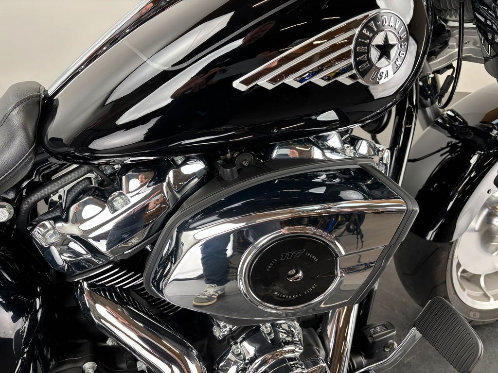 Fahrzeugabbildung Harley-Davidson FAT BOY 117 *JEKILL&HYDE *SEITL. KENNZEICHEN