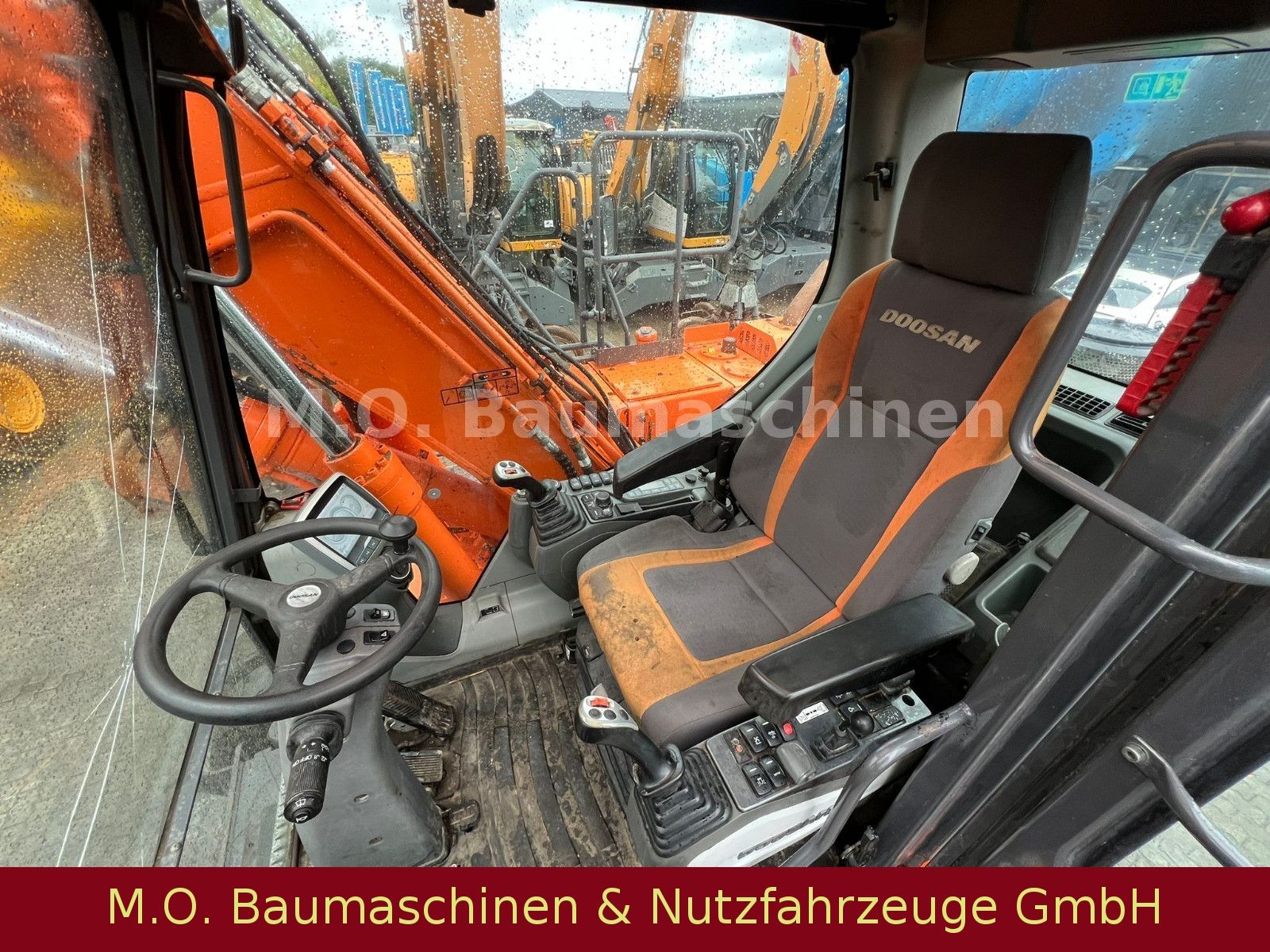 Fahrzeugabbildung Doosan DX 140W-3/Umschlagbagger/Vollgummibagger