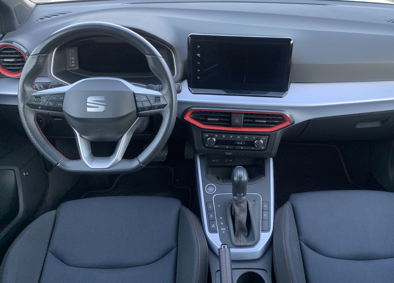 Fahrzeugabbildung SEAT Arona 1.5 TSI*FR*Beats*LED*AHK*Cam*ACC*