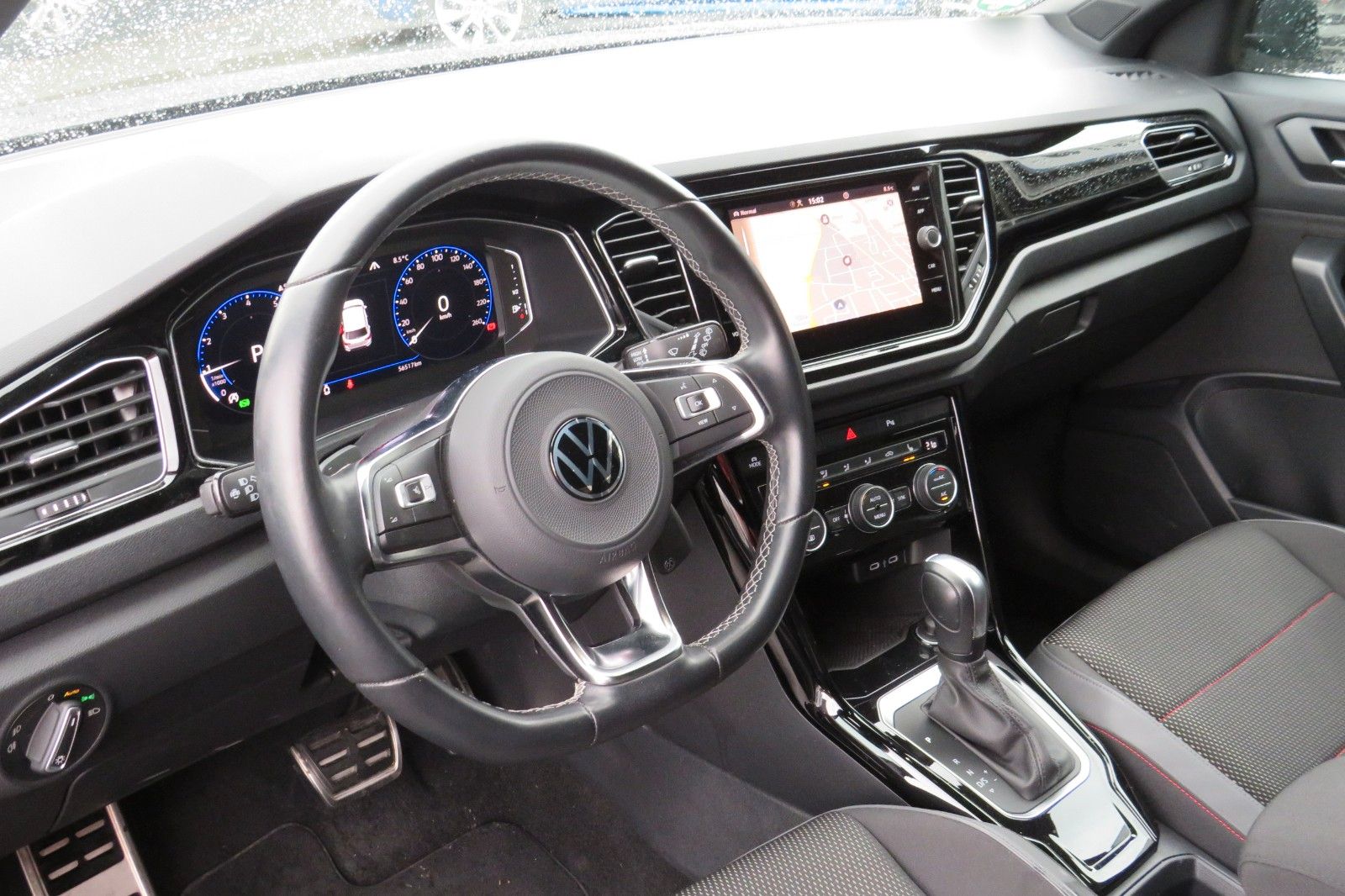 Fahrzeugabbildung Volkswagen T-Roc Sport DSG NAVI 18`SITZH. PDC DIGITAL-COCKP