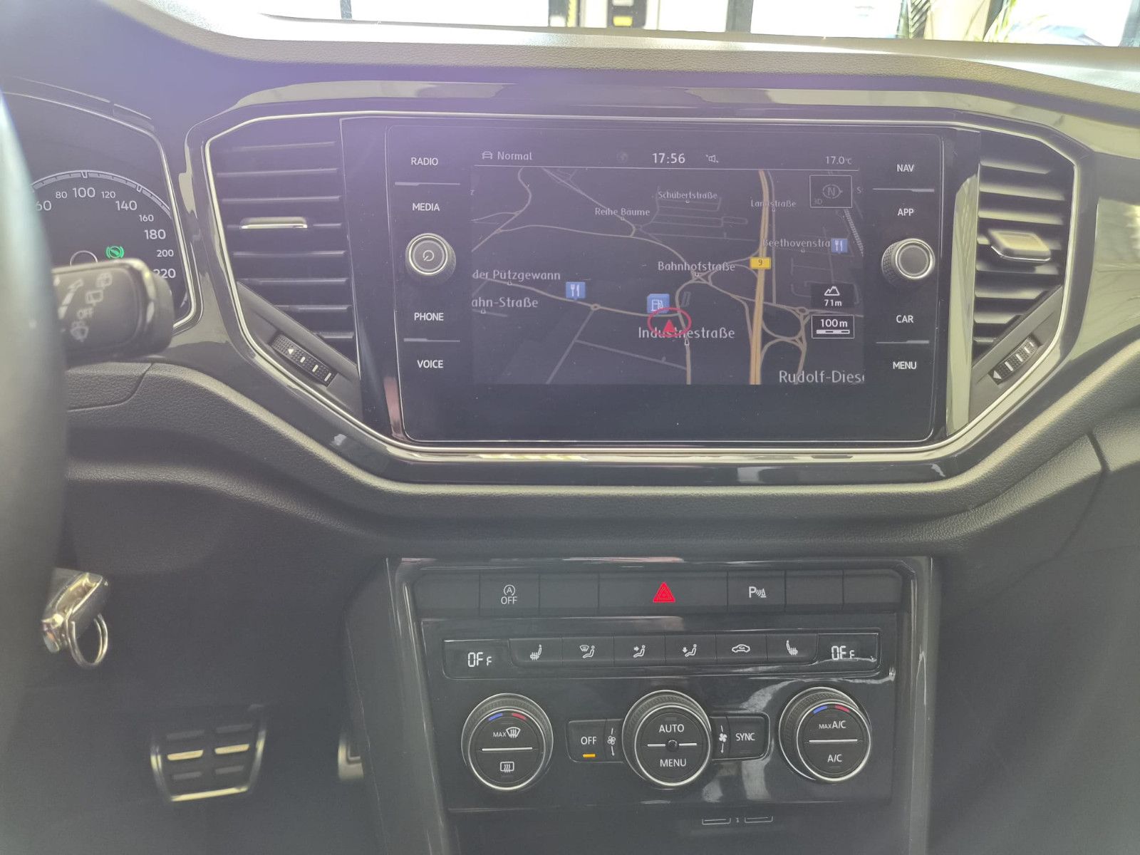 Fahrzeugabbildung Volkswagen T-Roc Sport 4Motion / LED / SCHECKHEFT