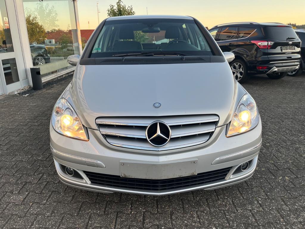 Mercedes-Benz B 200
