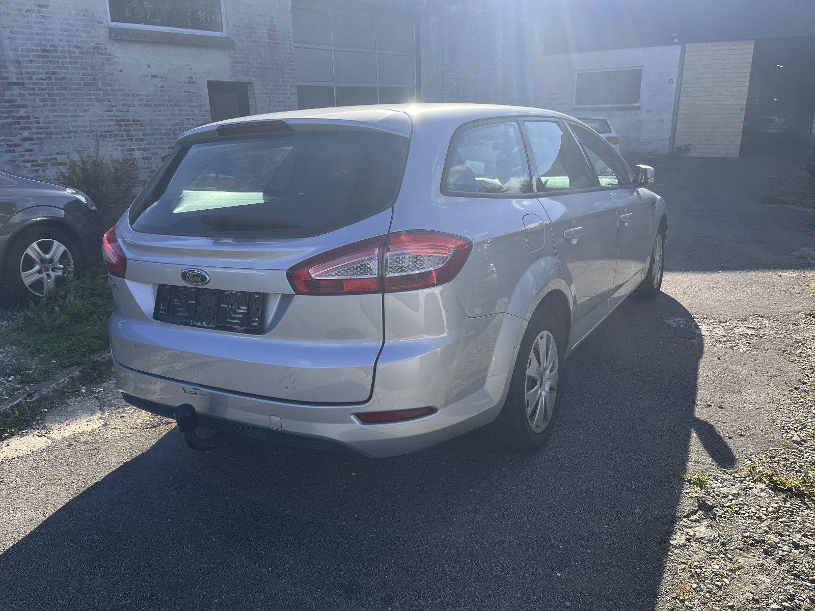 Ford Mondeo 2011 — салон