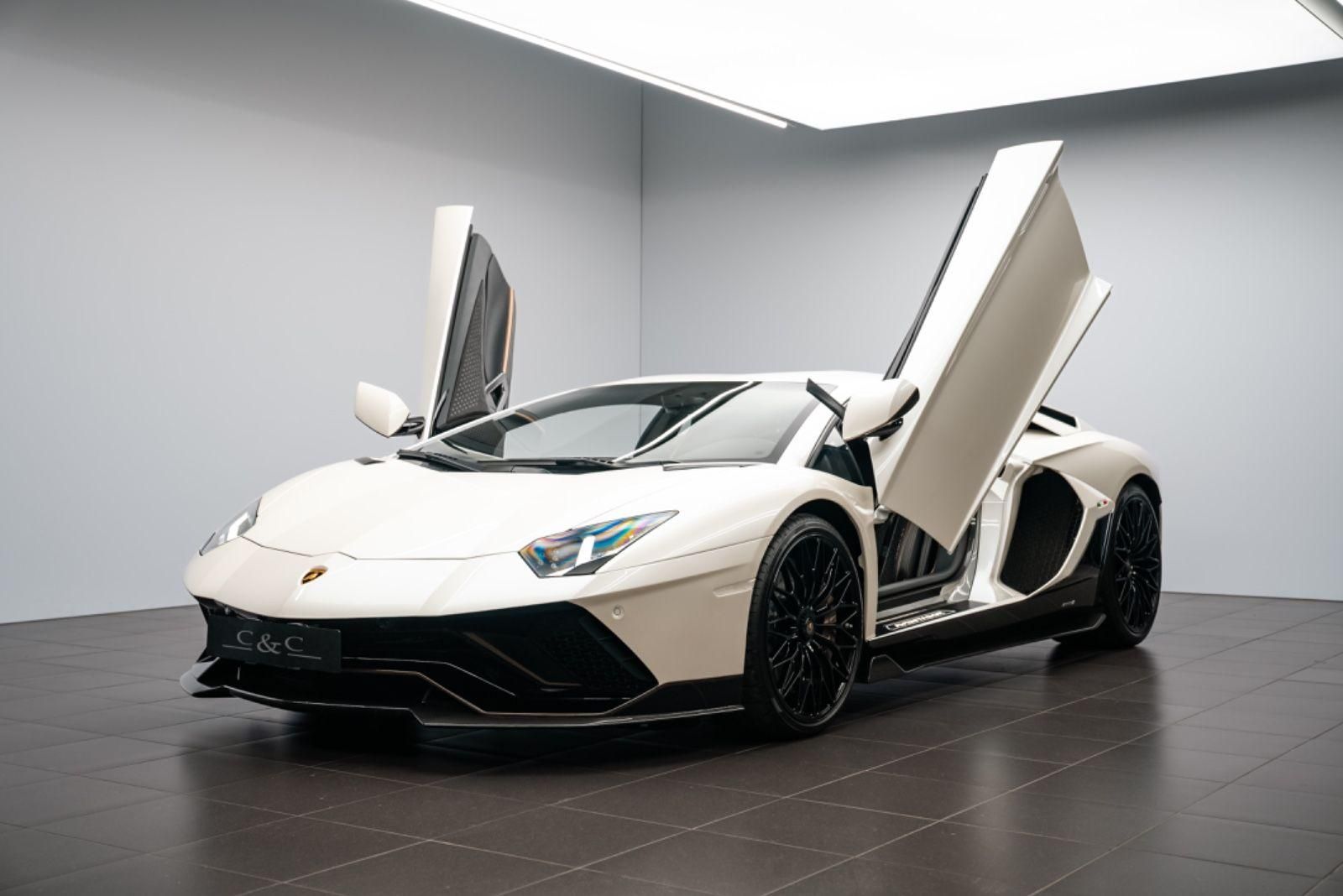 Fahrzeugabbildung Lamborghini Aventador Ultimae/KAMERA/CARBON/GARANTIE 05/27