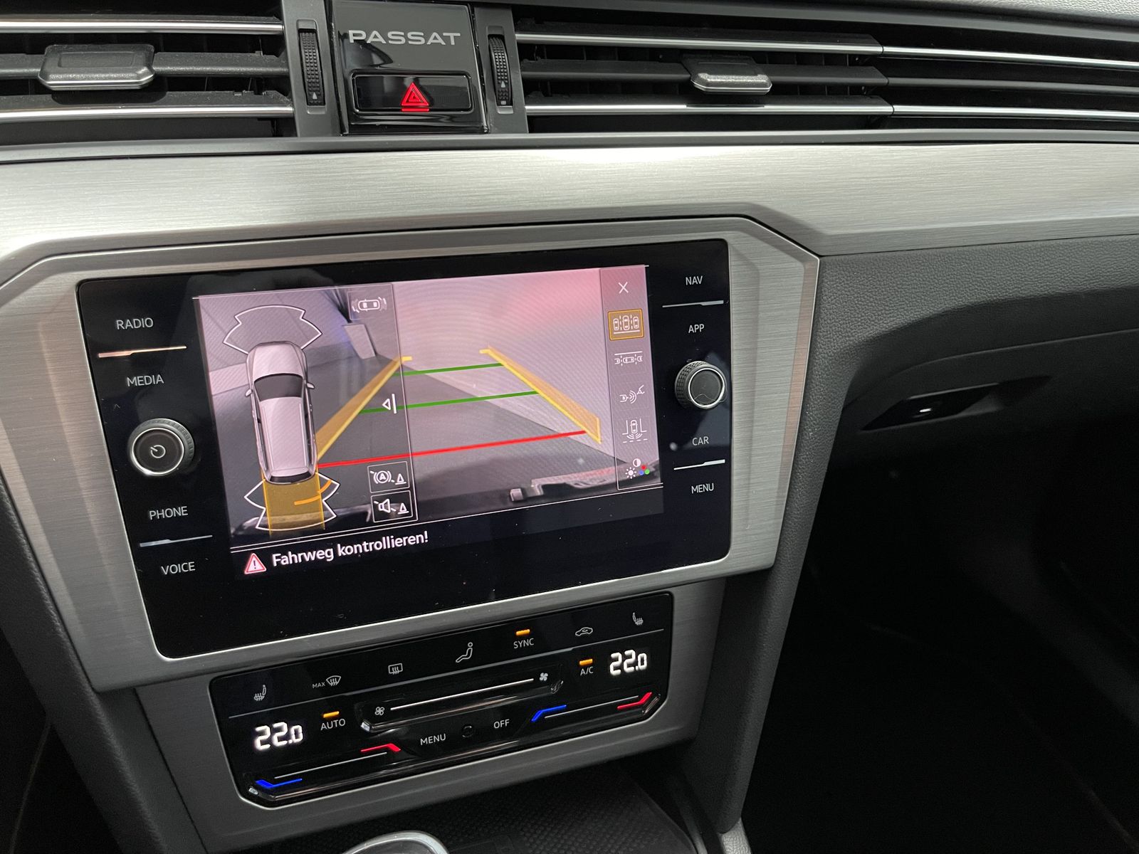 Fahrzeugabbildung Volkswagen Passat Variant 2.0 TDI*LED*AHK*Navi*ACC*Spur*