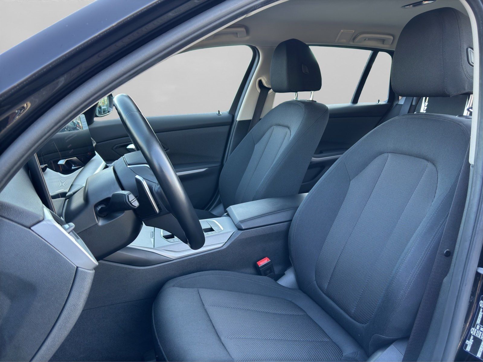 BMW 320i Touri LED Tempomat Klimaaut. PDC foto 7