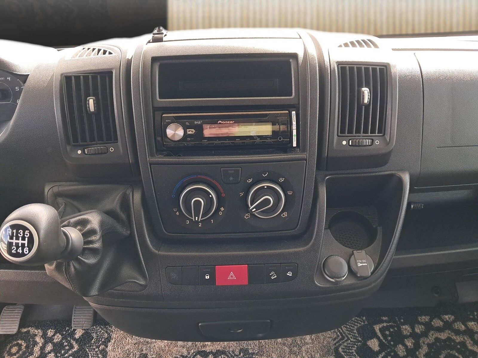 Fahrzeugabbildung P.L.A. M Klasse PLA 4 Fahrradträger, Sat-Antenne, Marki