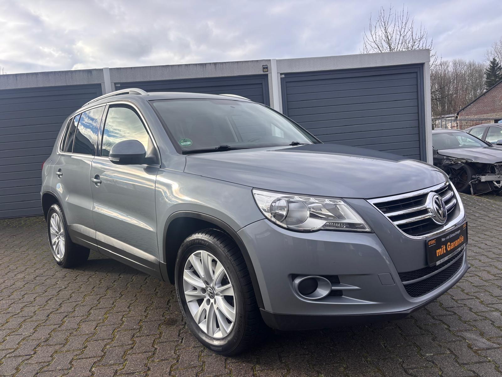 Volkswagen Tiguan Sport & Style 4Motion AHK Neuzustd Alu 17