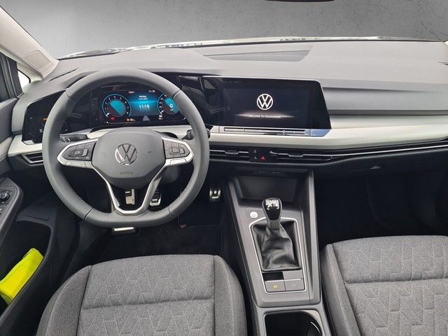 Fahrzeugabbildung Volkswagen Golf VIII TSI Move LED AID RFK SH LM
