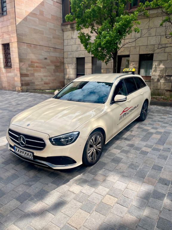 Image of Mercedes-Benz E 220