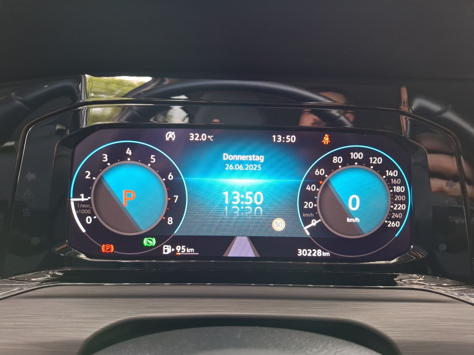 Fahrzeugabbildung Volkswagen Golf VIII Variant eTSI Stye DSG STH LED Navi AID