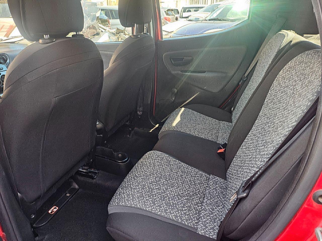 Lancia Ypsilon 1.0 FireFly Hybrid Ecochic Silver