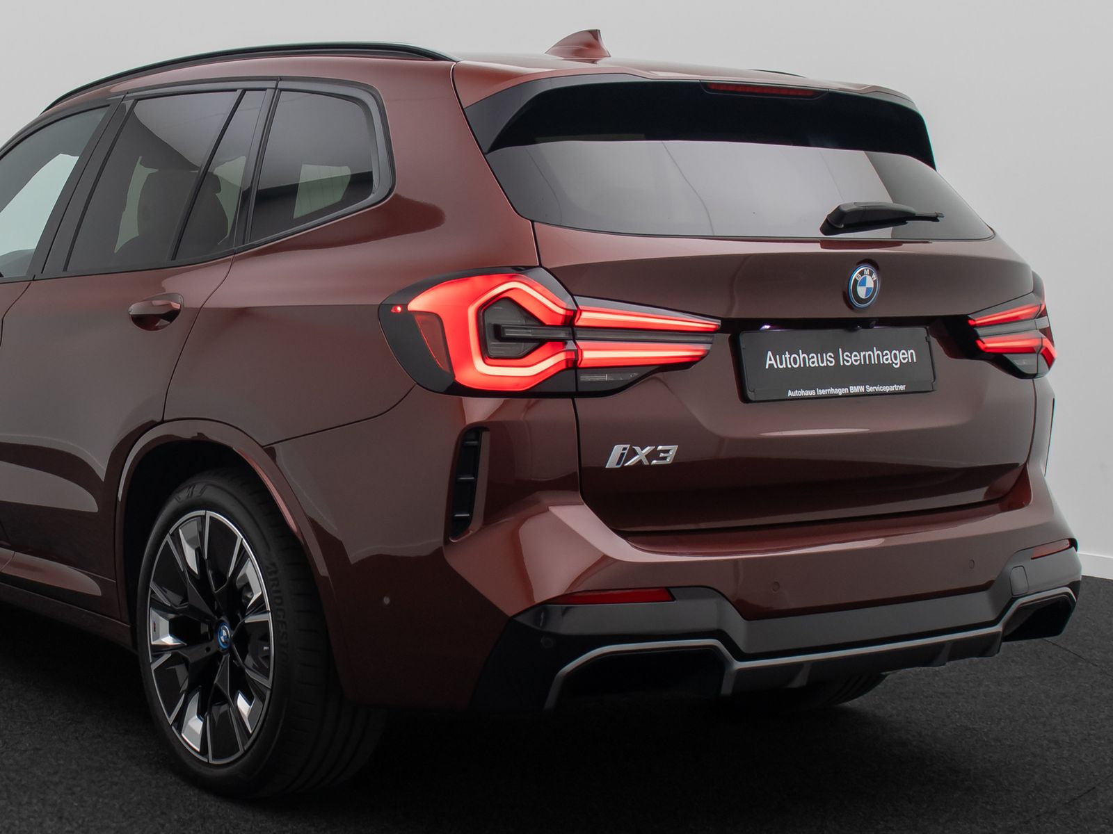 Fahrzeugabbildung BMW iX3 IMPRESSIVE H/K HUD AHK 360° Panorama 20Zoll