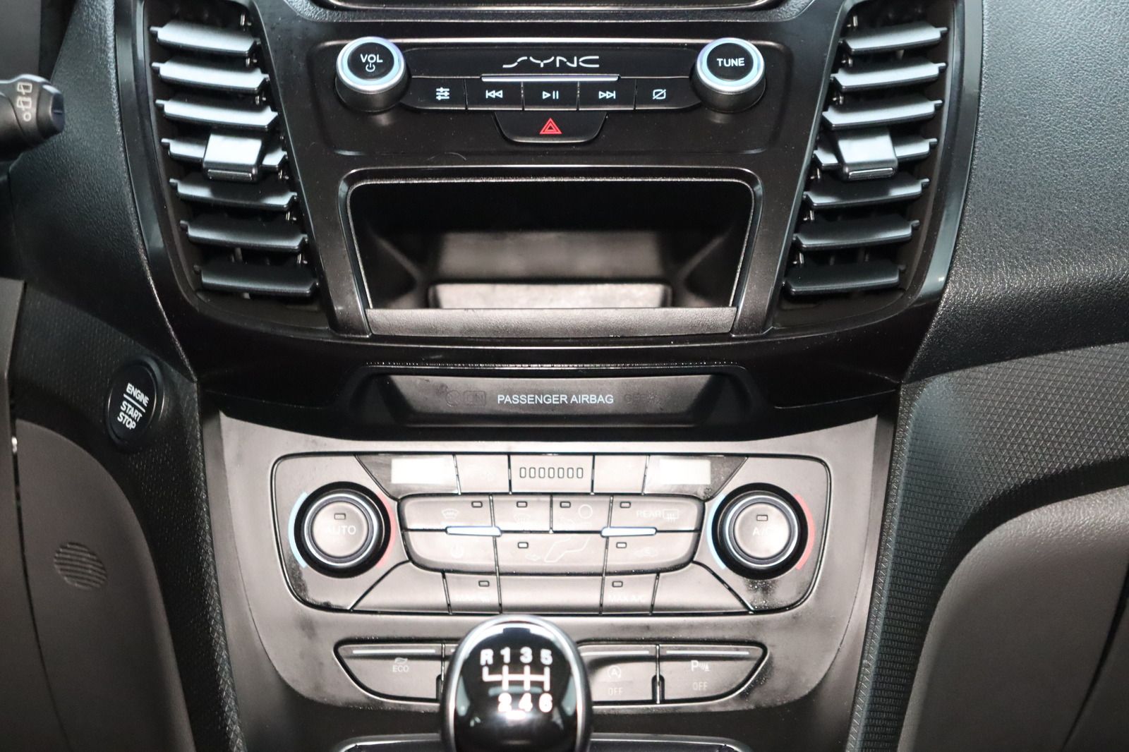 Fahrzeugabbildung Ford Grand Tourneo Connect 1.5 ECOBLUE Titanium