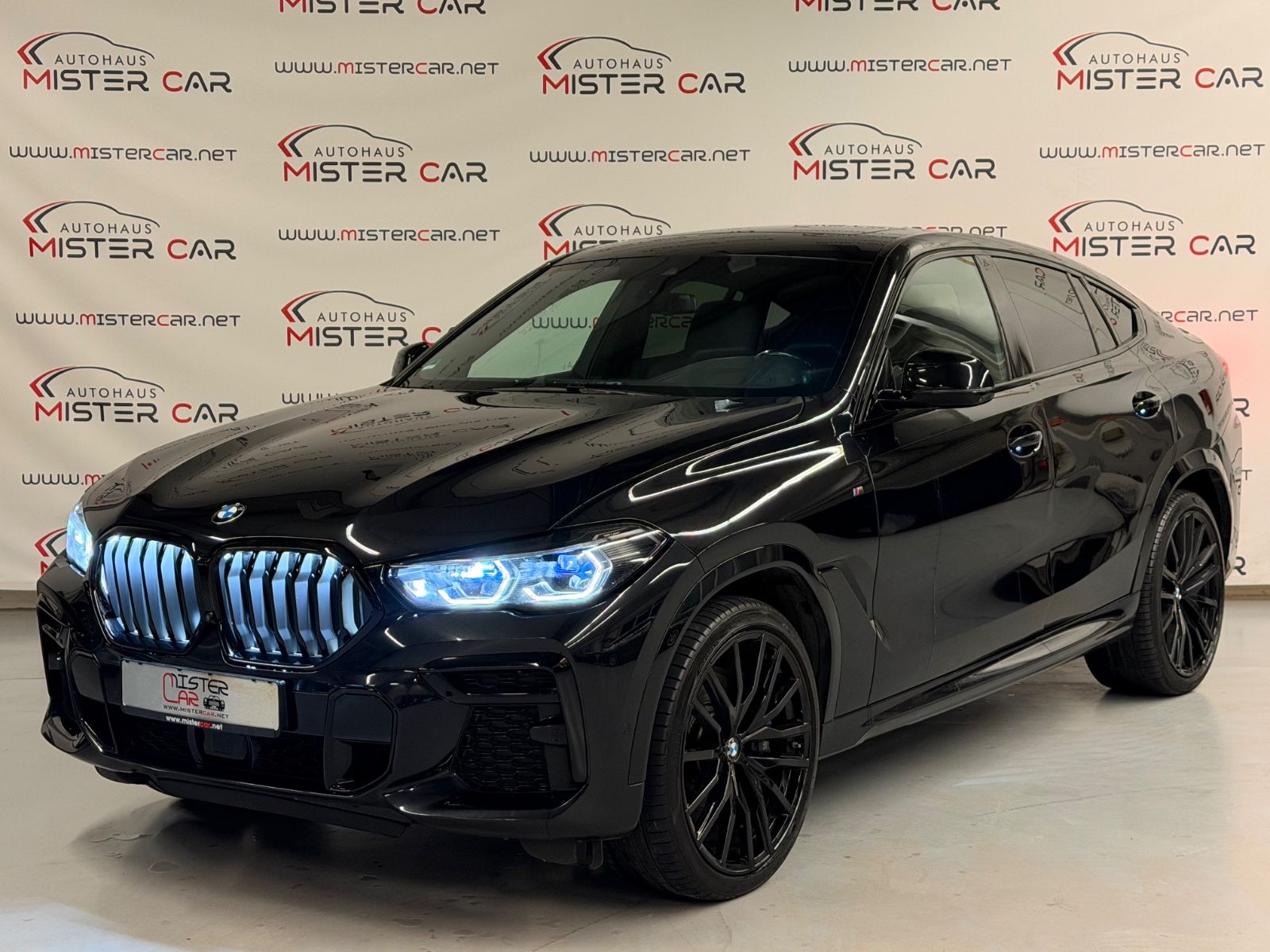 BMW X6 M50i ICONIC/PANO/LASER/KEY/M-SITZE/VOLL/22