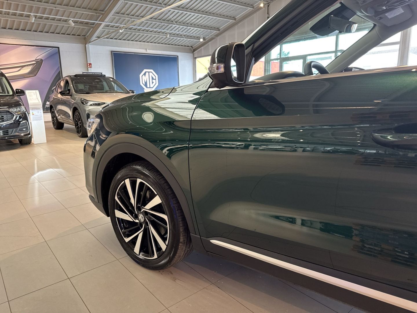 Fahrzeugabbildung MG ZS Hybrid+ LUXURY AT MY25 TOP FINANZ* Navi 360 C
