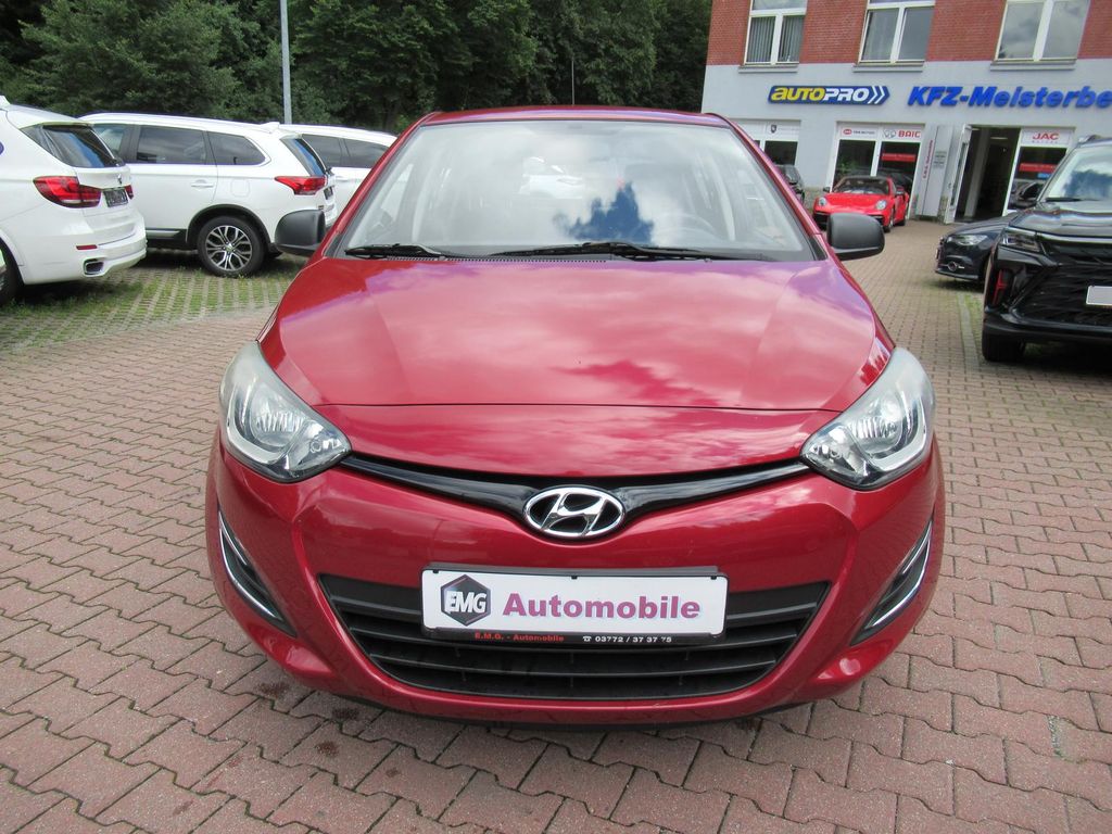 HYUNDAI i20