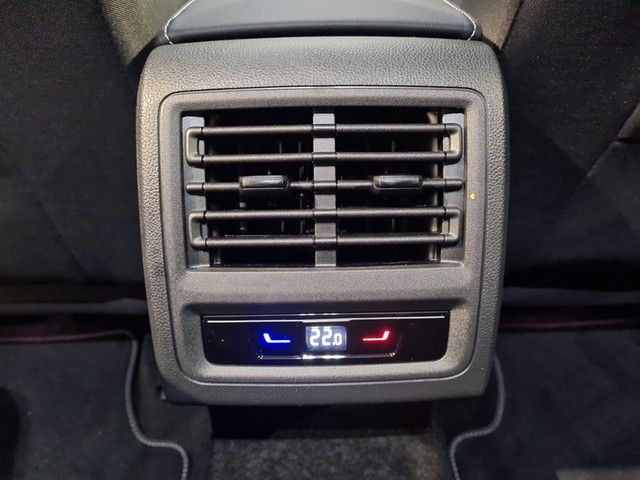 Fahrzeugabbildung Volkswagen Golf VIII TSI Move LED PDC SH Cam
