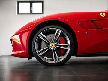 2021 Ferrari GTC4LUSSO — миниатюра 12