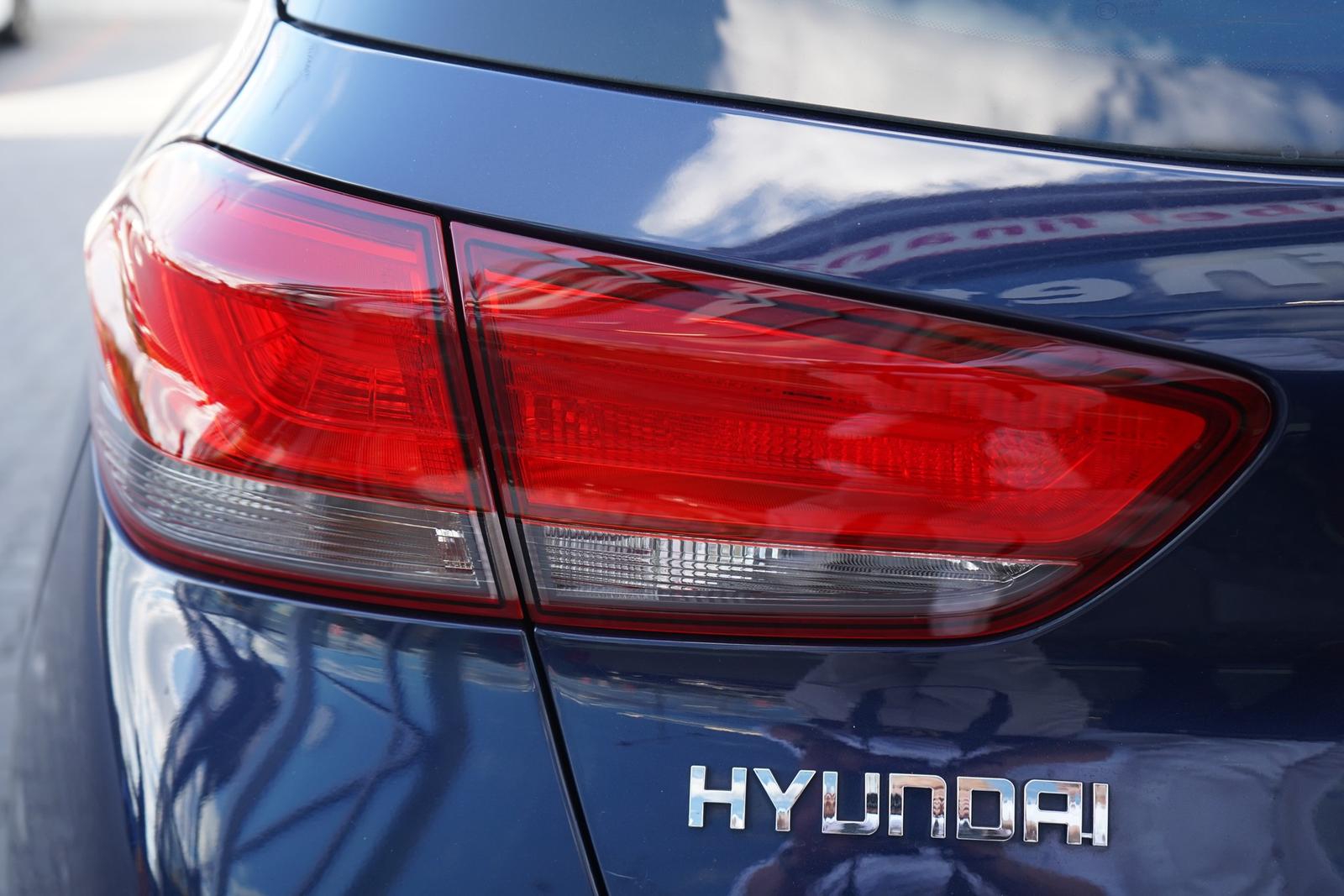 Hyundai i30 1.5 LED Navi Panorama Kamera Tempomat DAB