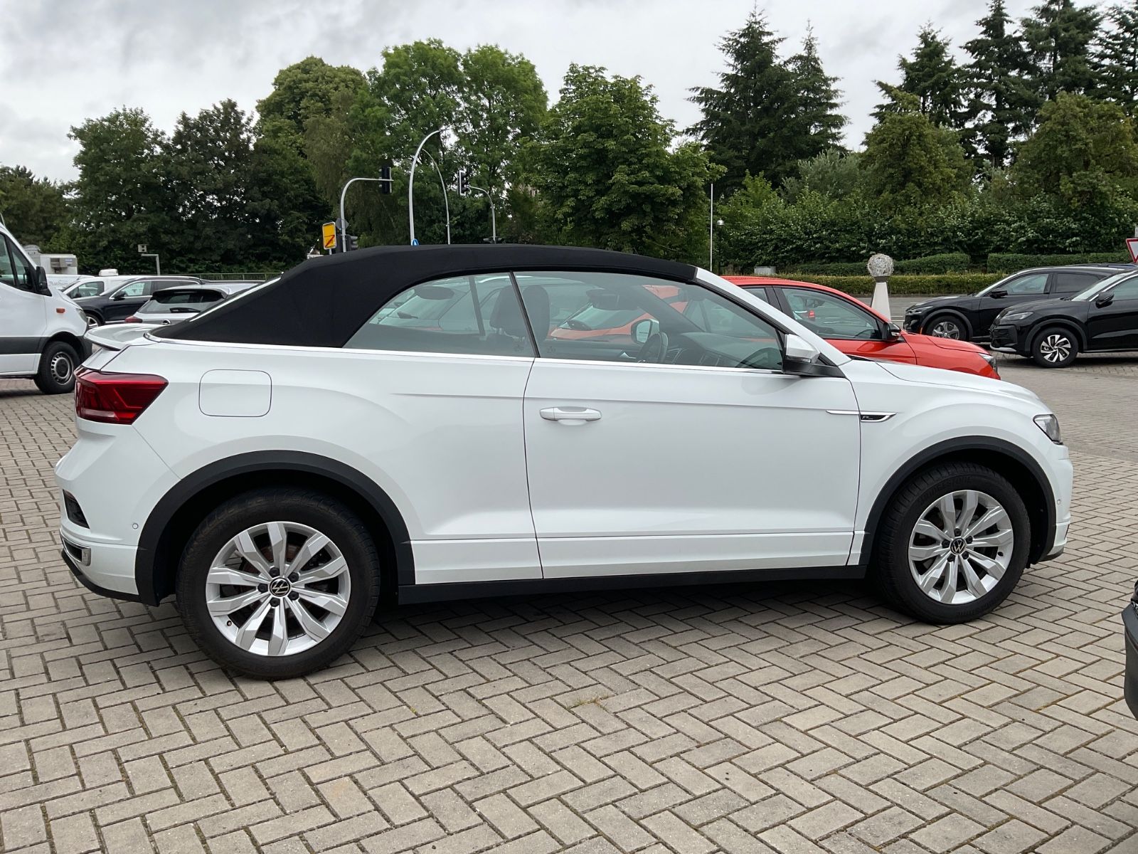Fahrzeugabbildung Volkswagen T-Roc Cabriolet 1.5 TSI DSG R-Line,AHK,Kamera,AC