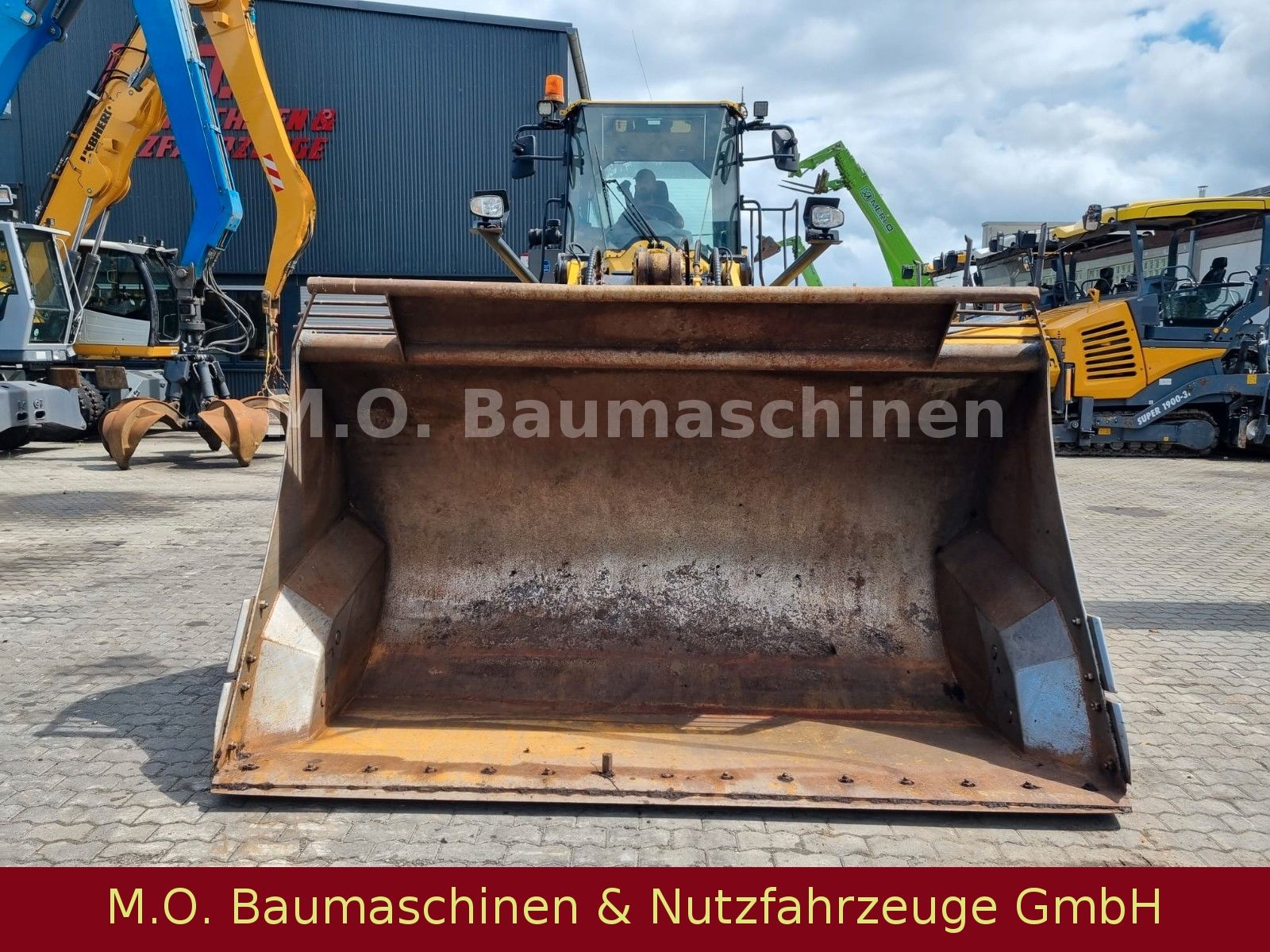 Fahrzeugabbildung Komatsu WA 380-7 / AC / ZSA / Hochkippschaufel /