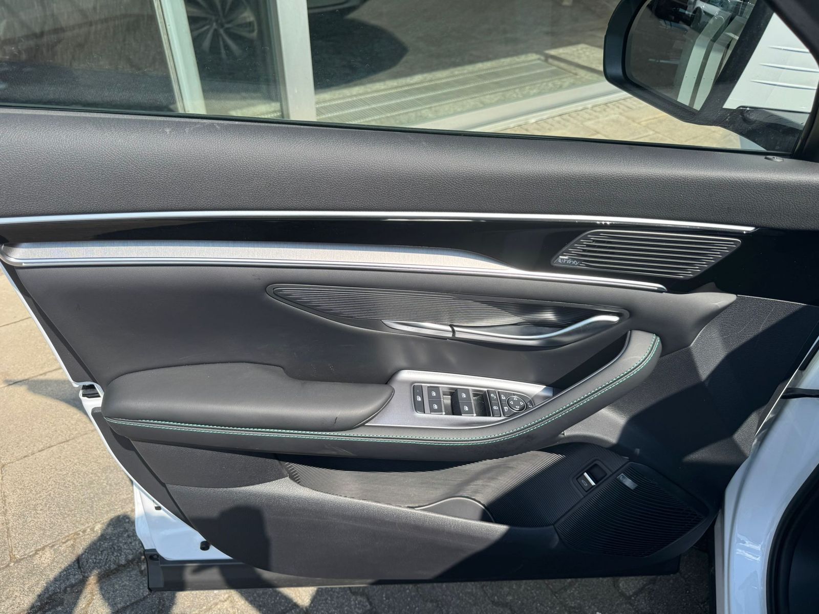 Fahrzeugabbildung BYD SEAL U DM-i PHEV PANO+HEAD+NAVI+LED+SHZ+360°+19"